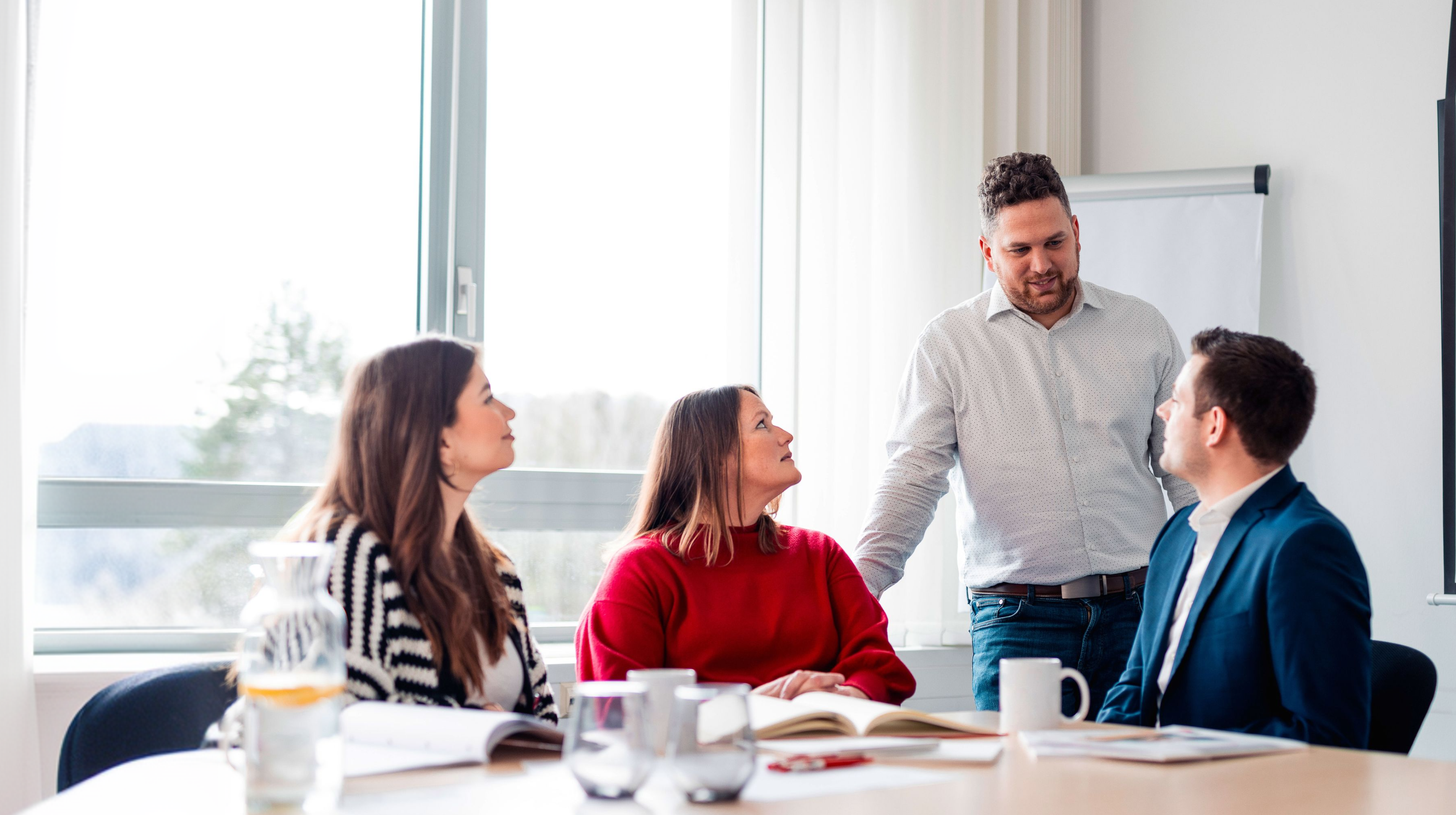 Mitarbeitende im Meeting